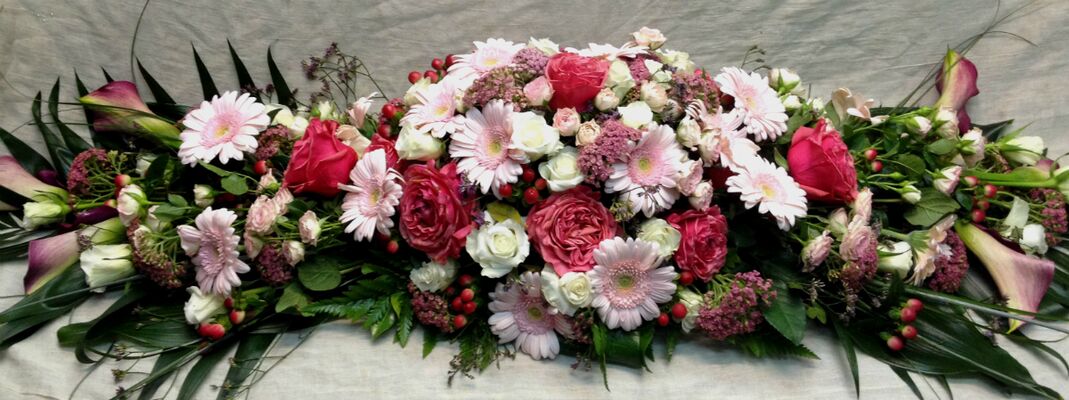 Ανθοπωλείο. Επιτραπέζια σύνθεση ανθέων !!! (μήκος 80εκ.) Πολυτελές.