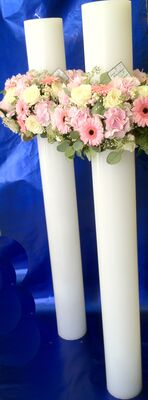 Wedding candles with wreaths of flowers