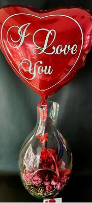 ​Valentine's Roses arrangement in Drop Vase with Led Lights decoration & Helium Balloon.