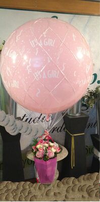 Arrangement  "Super Pack" for new born baby girl + X-large Balloon
