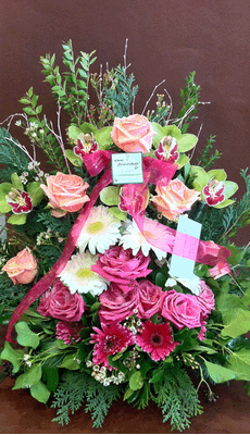 Ρομαντική σύνθεση πλούσια σε λουλούδια ροζ & φούξια αποχρώσεων