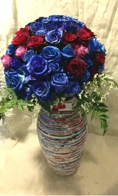 Exclusive "Paper Collage" Vase Med !!! With "Rose Ball"  100 stems total.