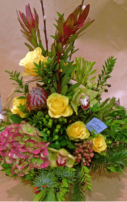 Ανθοπωλεία flowershop.gr Καλάθι με πολύχρωμα λουλούδια & πρασινάδες.