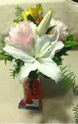 (only for Athens & Suburbs) Mixed Flowers in Glass or Ceramic & Decoration !!! 20,00€