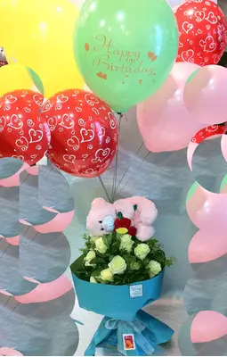 (19) white roses A' quality  Ecuador with greens gift wrapped. + (1) teddy bear 20cm +(7) balloons Helium