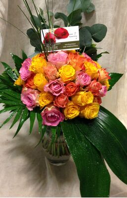 (50)+ Τριαντάφυλλα Μπουκέτο Διάφορα Χρώματα + Βάζο 50,00€ !!!