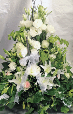 Σύνθεση με λευκά λουλούδια εποχής. Γαμήλιο δώρο !!!