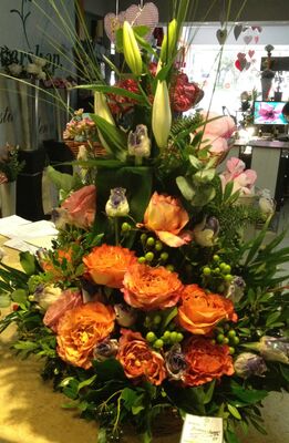 flower arrangement vertical (one face)