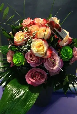 Big headed ecuadorian roses bouquet (35 stems) with greens !!!