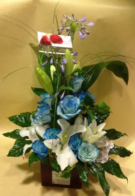 Glass cube (blue color) 12χ12χ12 with summer flowers and accessories