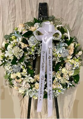 Ανθοπωλειο. Στεφάνι κηδείας .Σε βάση OASIS MOSS "standing".