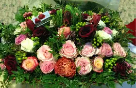 Ecuador roses.Big basket 0,65m.x0,50m. full of flowers!!!