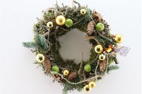 Christmas Wreath decorated with decoration, twigs, moss, balls, pinecones and abies nobilis. Diam. 35cm (Red, silver, gold)