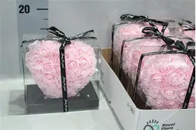 Roses "Heart". 16cm. In "Decorative Dispaly Box" Available in White, Pink & Red. (artificial roses)