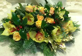 Ανθοπωλείο flowershop.gr Εορταστικές συνθέσεις Λουλουδιών σε δίσκο Χριστουγέννων & Πρωτοχρονιάς.
