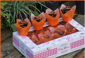 (12) Exclusive Waxed Cupcakes or Chocolate Roses