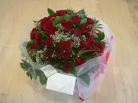 red roses bouquet