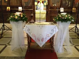 Wedding flower & candles decoration with tropic and autumn flavor colors