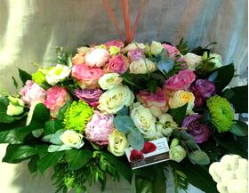 Exclusive Arrangement in Basket. (+50) Ecuador roses & Season Quality Flowers.