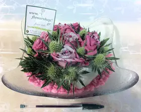 Roses "aqua" (5)st. in small glass tray with accessories