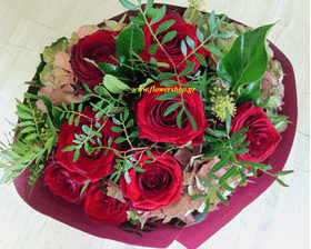 Ανθοπωλειο.Κόκκινα τριαντάφυλλα (10) τεμ. και ορτανσίες.