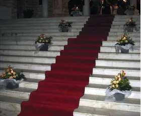 Γάμος. Στολισμός εξωτερικού διαδρόμου - σκαλοπάτια