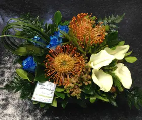 Arrangement in "paper look" ceramic pot