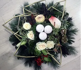 Christmas arrangement with candles