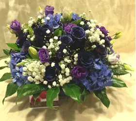 "blue(dyed) roses" and accessories.Exclusive.