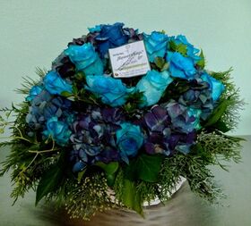 Blue Roses (21) stems exclusive in basket !!!