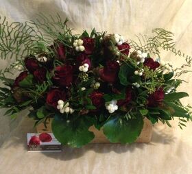 Red roses in wooden pot ! (21) stems.Special