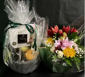Gourmet Set ! Basket Flowers ! Basket Delicatessen ! Extra !