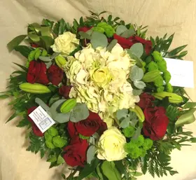 Basket with hydrangeas and exclusive ecuador roses !!!
