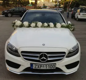 Στολισμός αυτοκινήτου στο μπροστινό μέρος. Γιρλάντα.