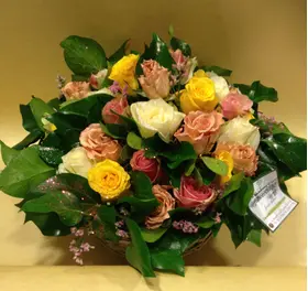 Roses (10) stems mixed colors in pot or glass or  basket 2,00€ !!! (only for Athens & Suburbs)