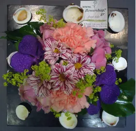 Flower arrangement in zink plate 25χ25  with sea shells
