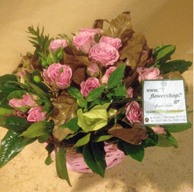 Ανοιξιάτικη σύνθεση με ροζ λουλούδια