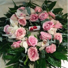 Στεφάνι με λευκά ή ροζ άνθη