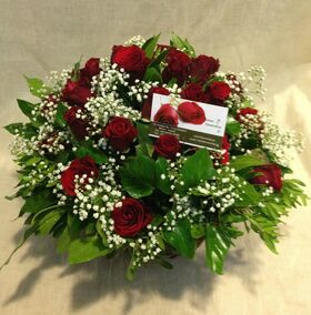 (31) κόκκινα τριαντάφυλλα Ολλανδικά σε καλάθι. Σούπερ προσφορά.