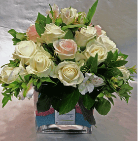 Arrangement in glass vase with romantic Roses