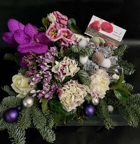 Ανθοπωλείο flowershop.gr Σύνθεση σε γυάλινο δίσκο με άνθη και διακόσμηση.Exclusive!!!