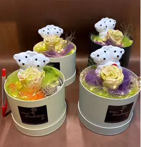 Rose Forever 6cm (head diameter) in "Hatbox" with led lights, teddy and decoration