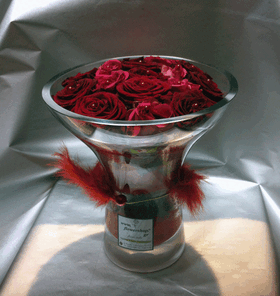 Κόκκινα τριαντάφυλλα σε βάζο