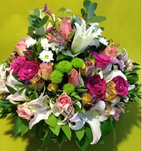 Spring colored flowers in basket. Pink Spring !!!