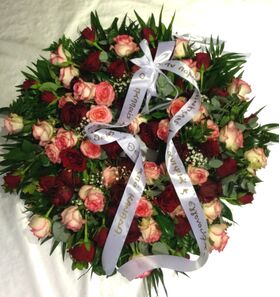 Συλλυπητήριο  Στεφάνι με τριαντάφυλλα(Πολυτελές)
