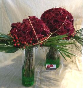 Red roses (100) stems bouquet in glass vase!!! (can be [2] vases with [100] total roses) !!!