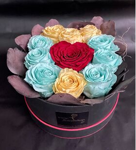 Τριαντάφυλλα Βαλσαμωμένα (forever roses) (10 τεμ.) & (1) Σχήμα "Καρδιάς"  Σε διακοσμητικό κουτί "καπελιέρα"
Ιδιαίτερο.