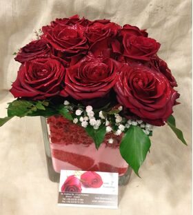 Valentine Red Roses in Glass (cube or round) (16) heads Extra Quality. Decorated with sand & colored gel.
