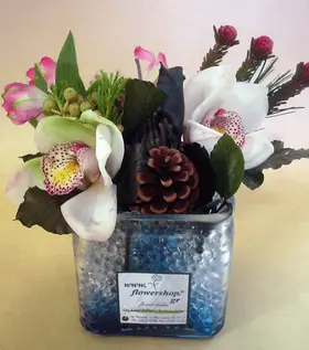 Glass cube 12χ12χ12 filled with aqualinos gel and flowers