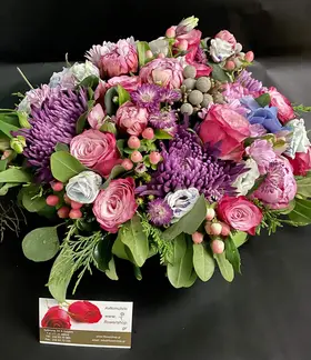Exclusive Flower Arrangement in Glass. Very Special.